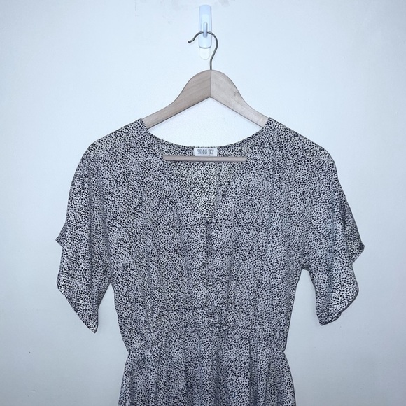 EUC Sienna Sky Black and White Printed Peplum Blouse - Picture 3 of 6